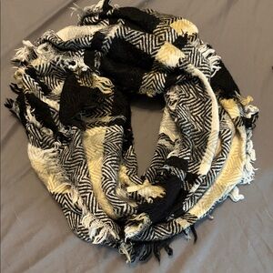 Stylish Black and Gold Women's Infiniti Scarf
